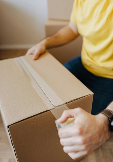 mudanzas.vigo embalando cajas